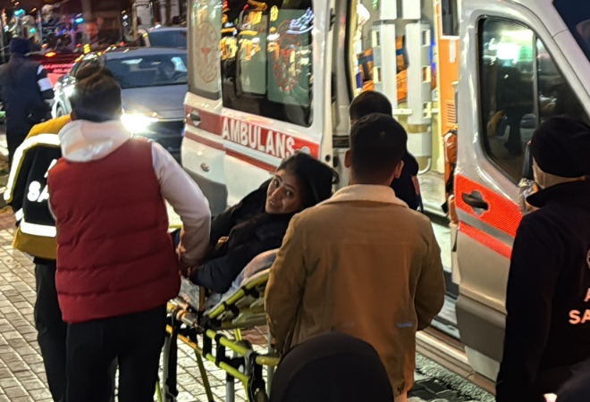 Halk otobüsünde tartıştığı erkek tarafından bıçaklandı, saldırgan otobüsten inip kaçtı