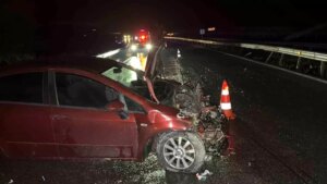 duzcede otomobil bariyerlere carpti 1 yarali cIf5vZBz.jpg