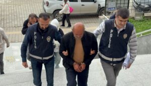 kiralik aracla kaza yapan oglu yuzunden banka soydu GxENIgN2.jpg